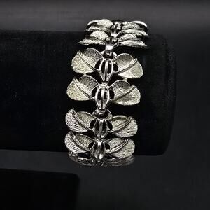 Vintage Silver Tone Leaf Link Panel Bracelet Costume Jewelry